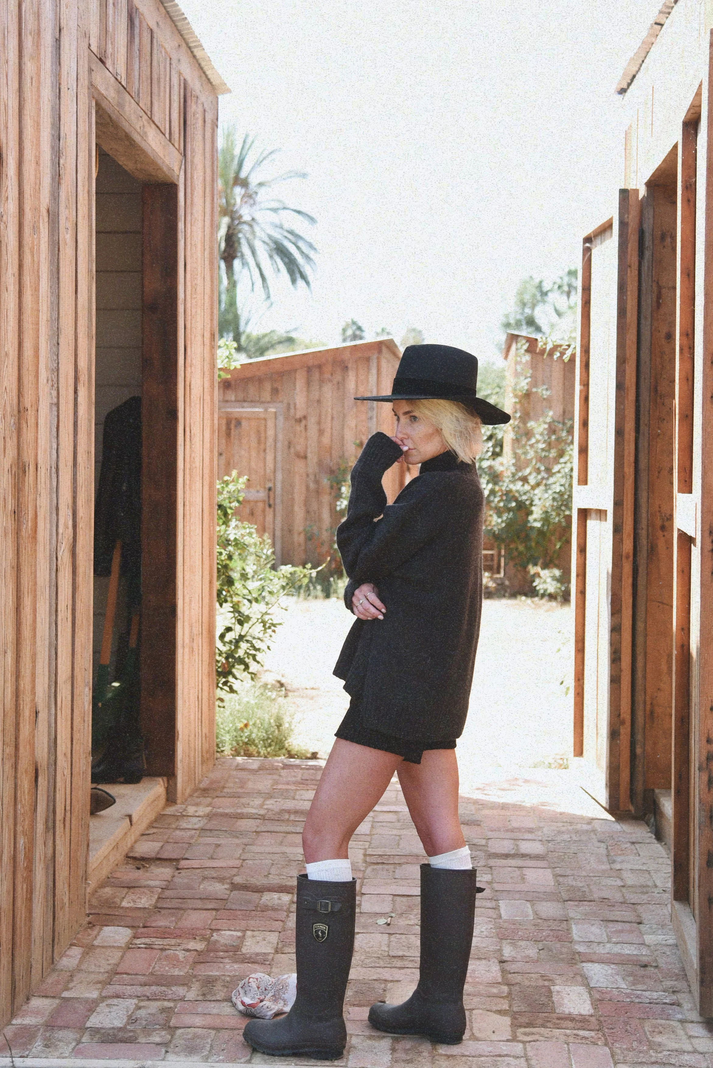The Cashmere Carmel Sweater // Shadow - Image 4