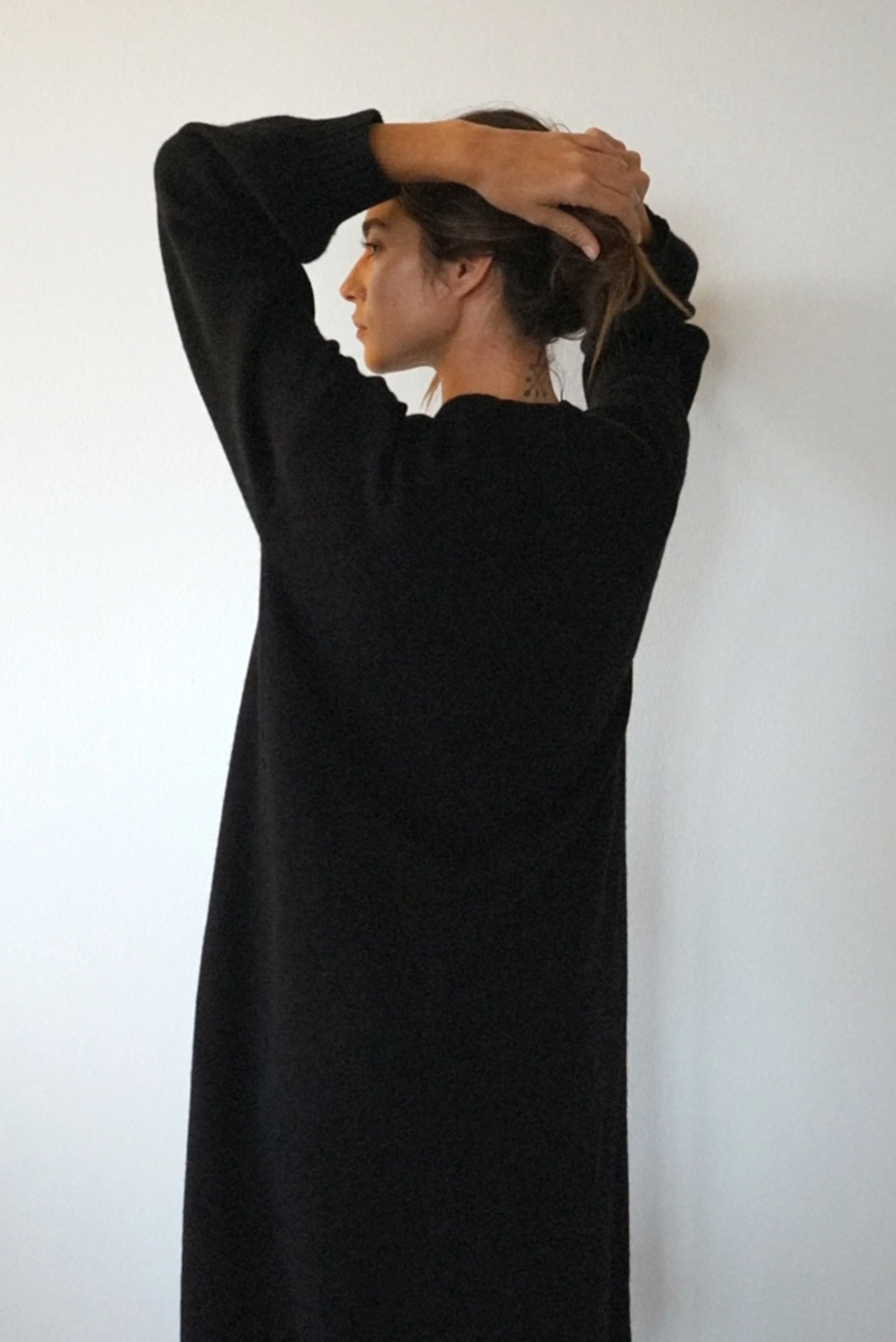 The Cashmere Marlow Long Cardigan // Noir - Image 7