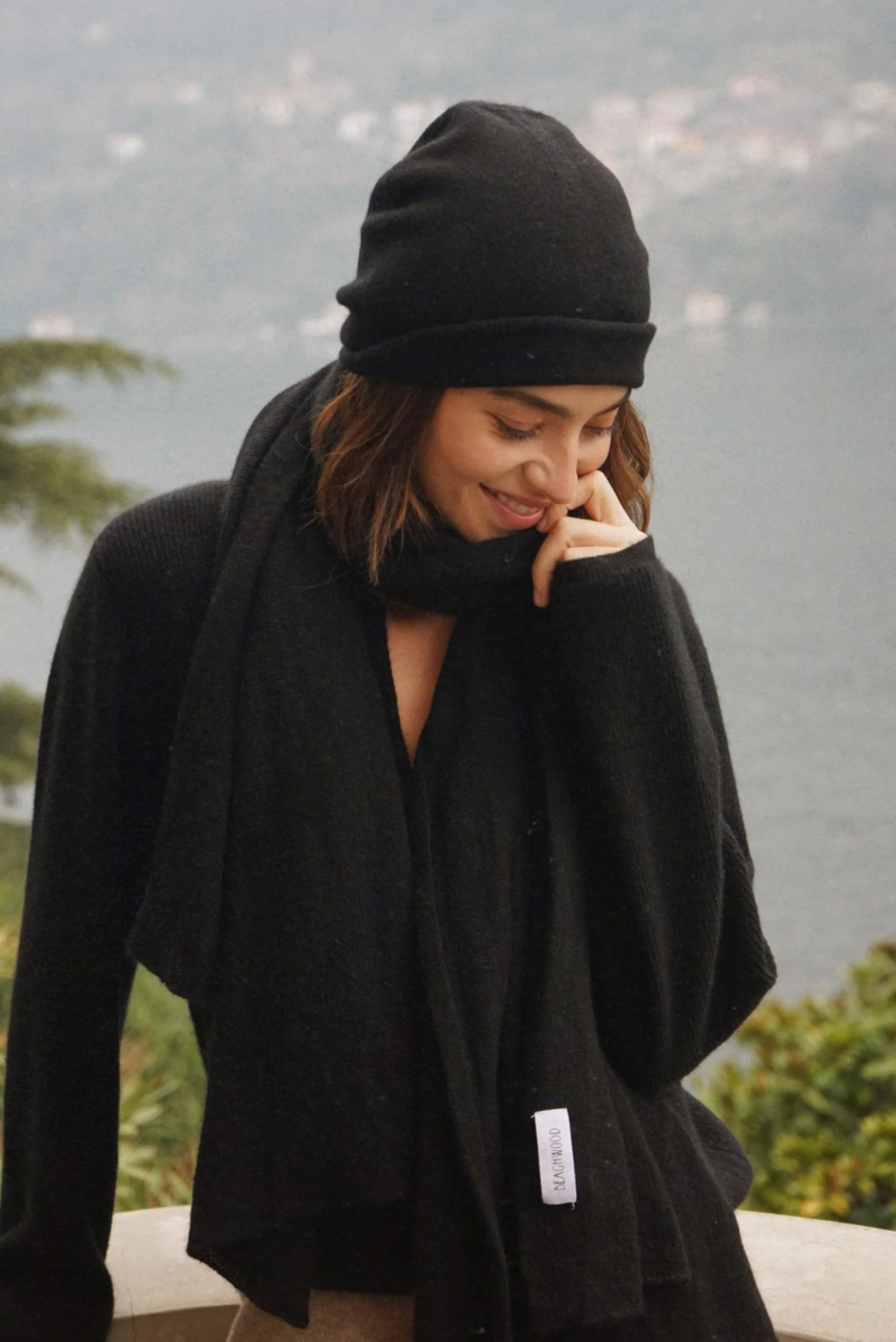 The Mathilda Cashmere Beanie // Noir - Image 5